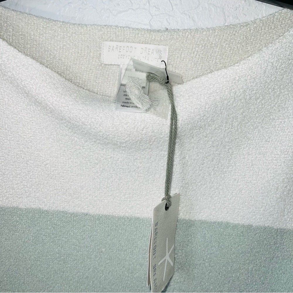 Barefoot Dreams Cozychic Ultra Lite Ocean Breeze Poncho Pastel Colors NWT - Picture 4 of 7